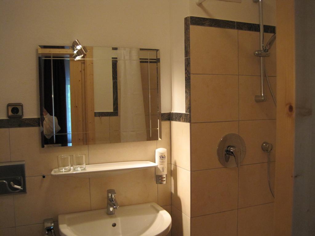 Hotel Zur Schonen Aussicht Ubersee Bagian luar foto